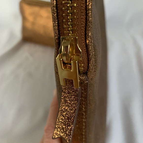 NWOT! India Hicks Bronze Insider Bag - Picture 7 of 9